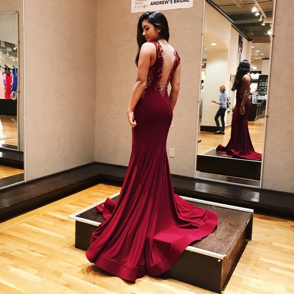 BEAUTIFUL classy elegant prom dress - Picture 2 of 4